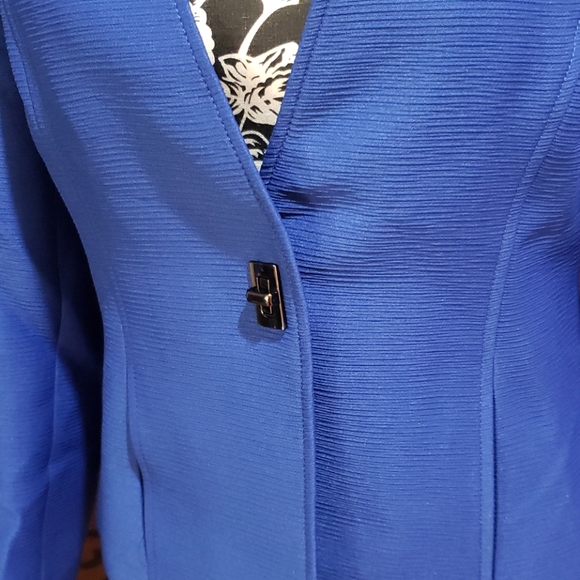 Tahari ASL Women's Petite Turn-Lock Blazer - Picture 4 of 8